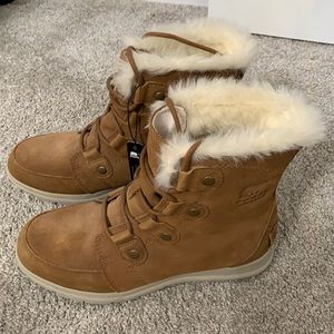 NWT SOREL Boots, Size 8.5